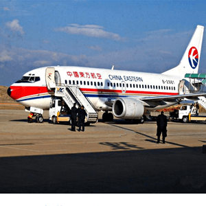 西庆机场空运航空快运业稳步发展的原因是什么？